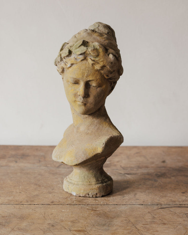 Mademoiselle Bust