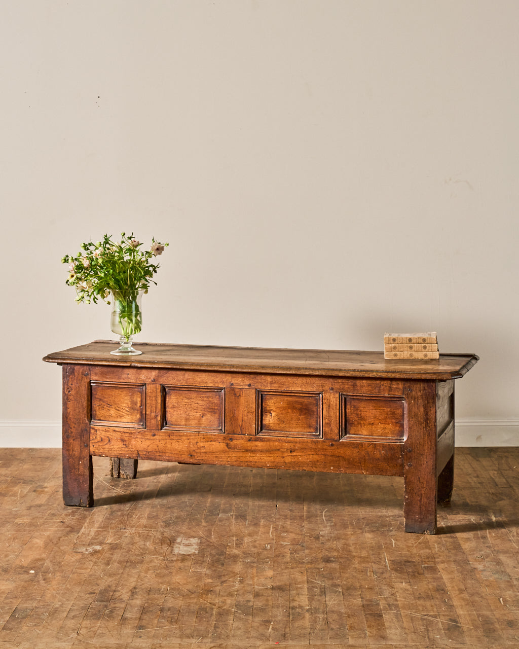 Grand Coffee Table