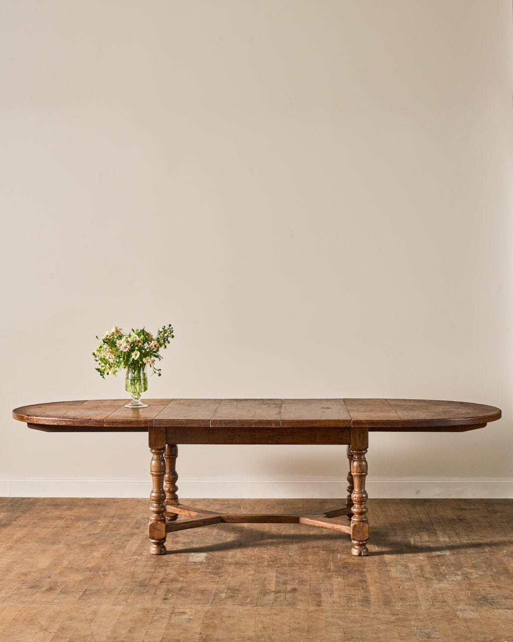 Basque Country Extendable Oval Dining Table