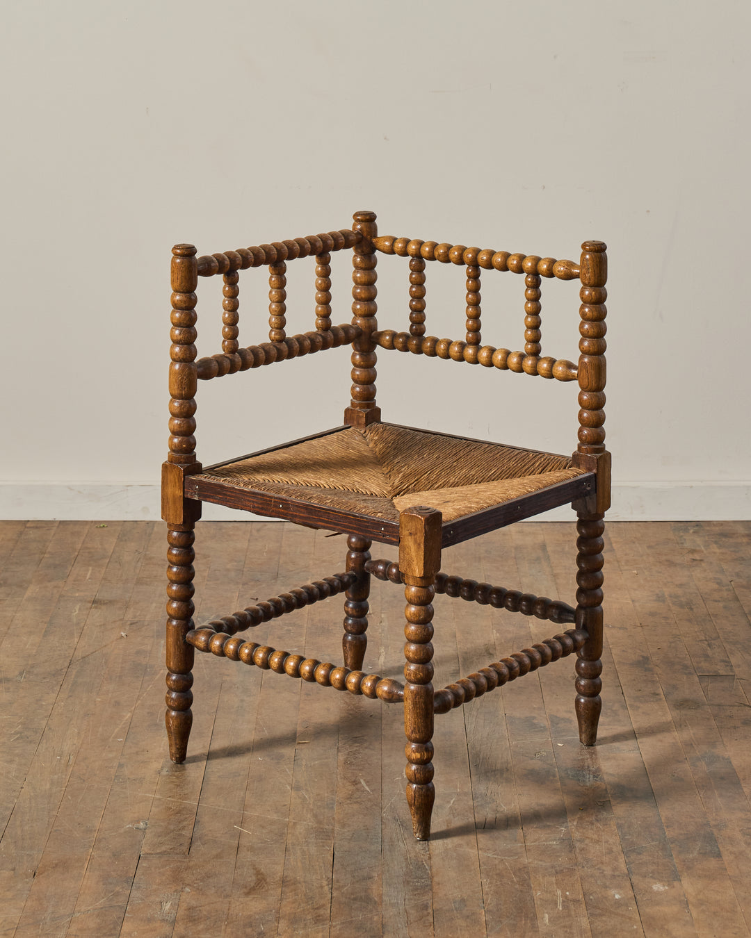 Bobbin Corner Chair