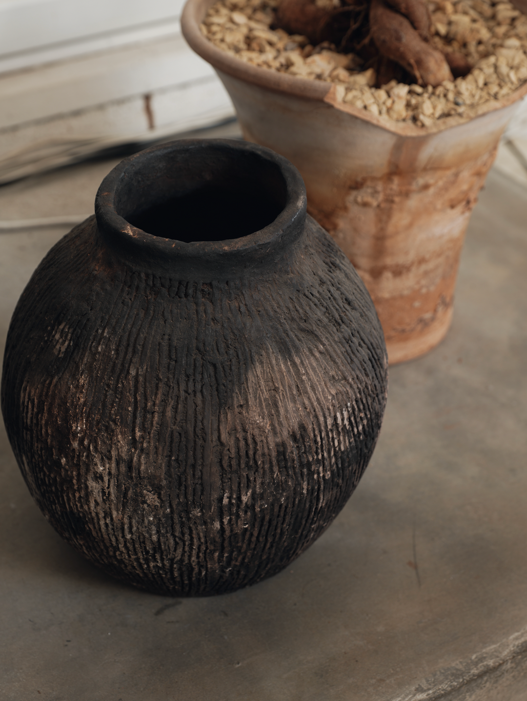 Gafsa Black Ridged Pot
