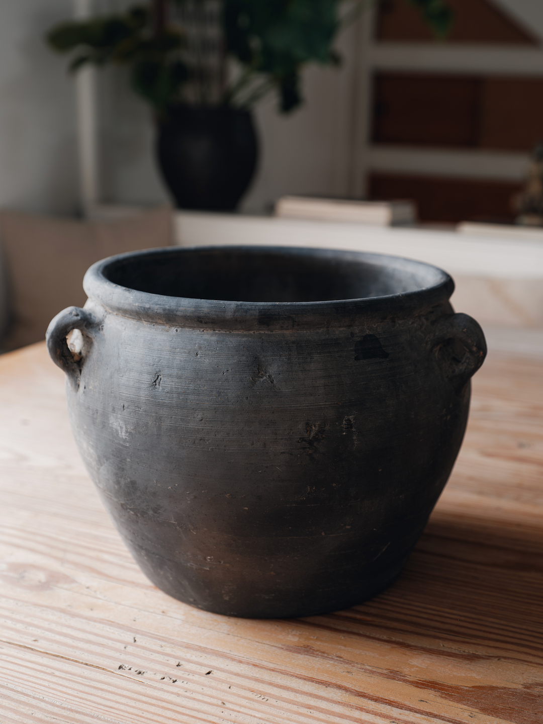 Four Handle Black Water Pot