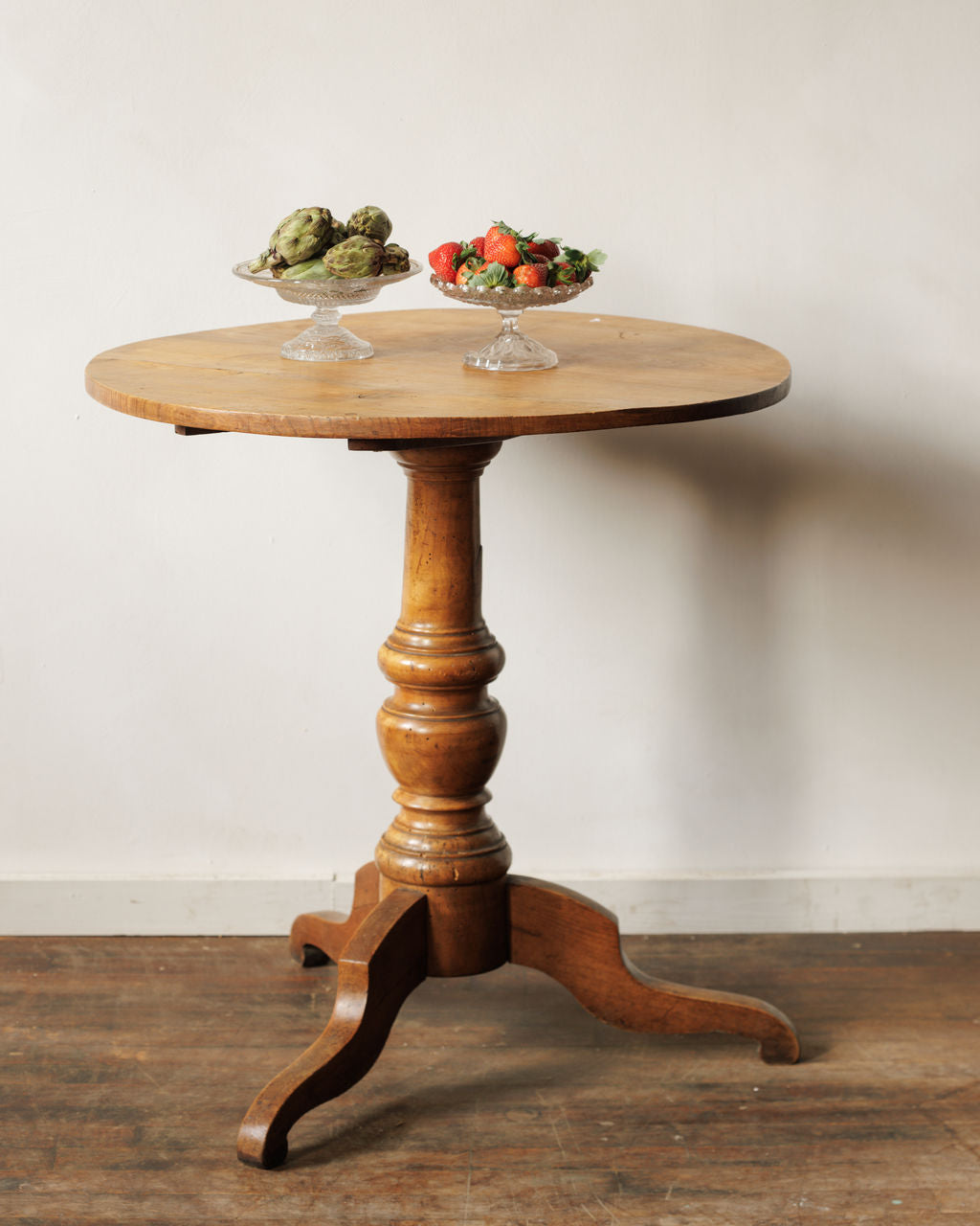 19th c. Tilt Top Table