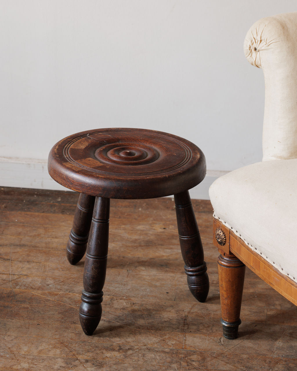 Circle Tripod Stool