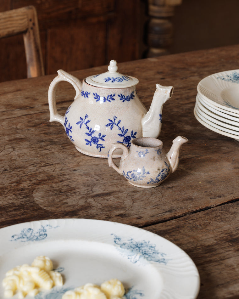 Saint Uze Teapot Set