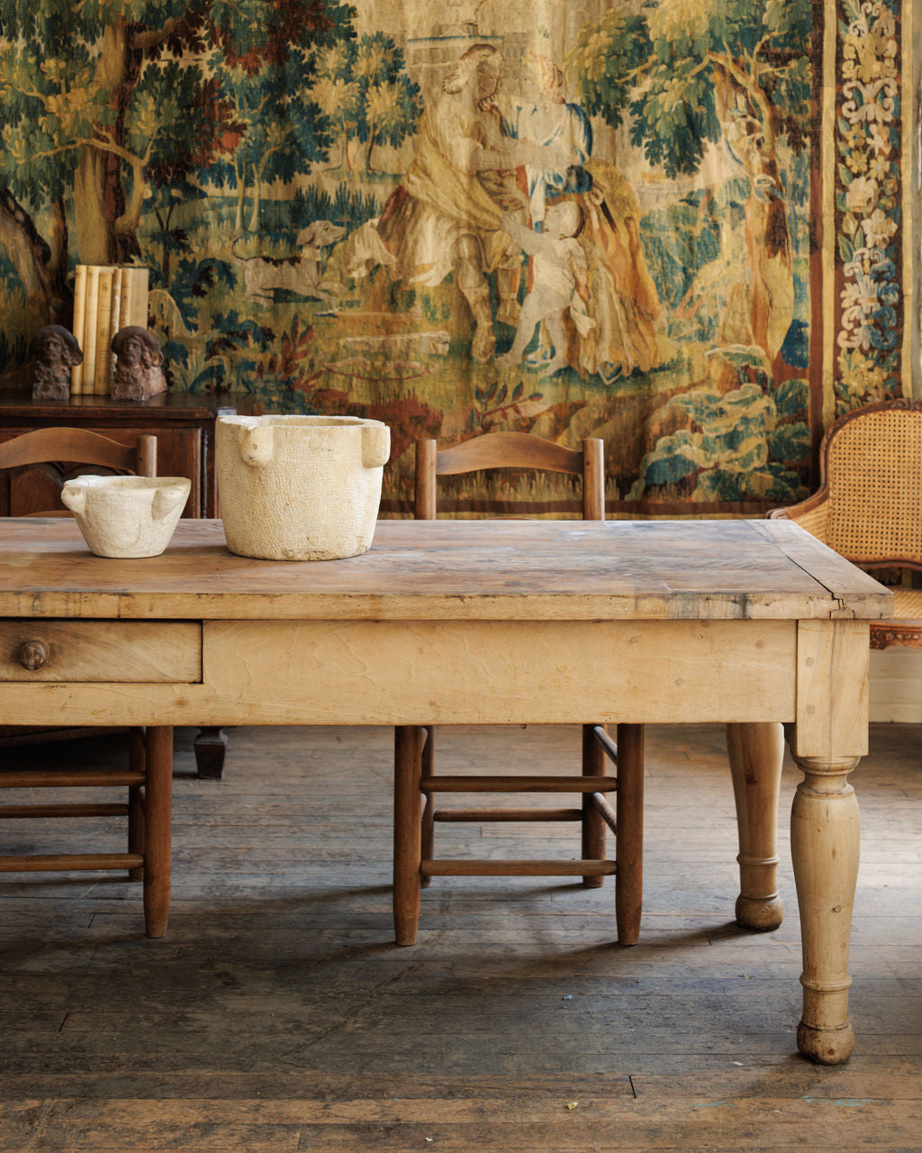 Montbrison Chateau Table
