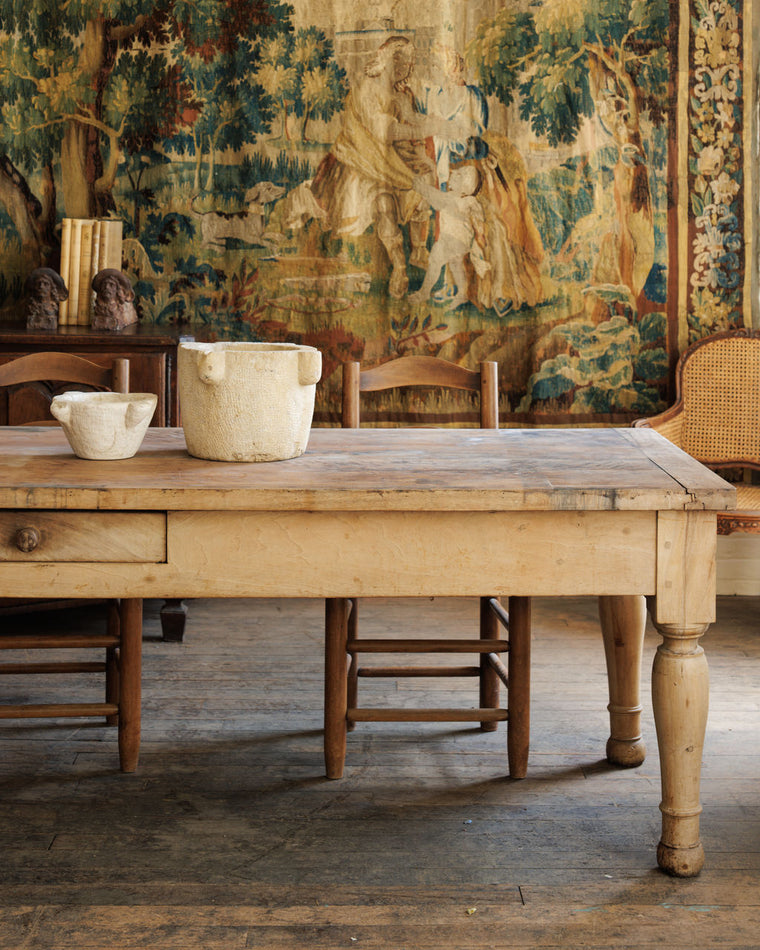Montbrison Chateau Table