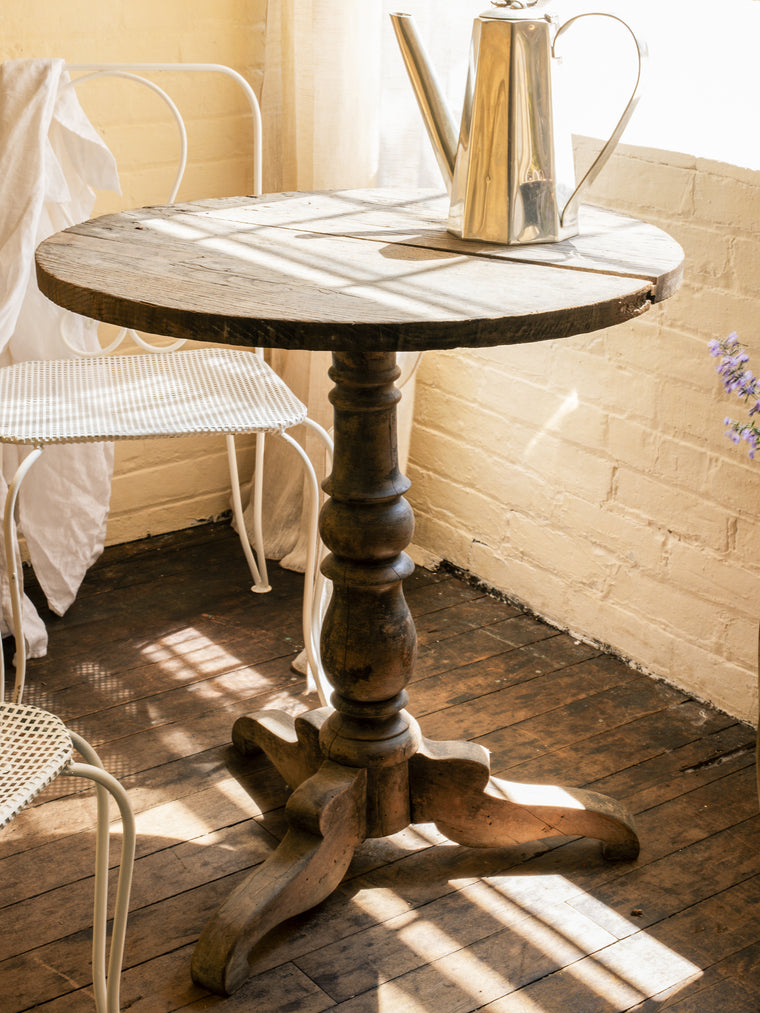 Round French Vineyard Table