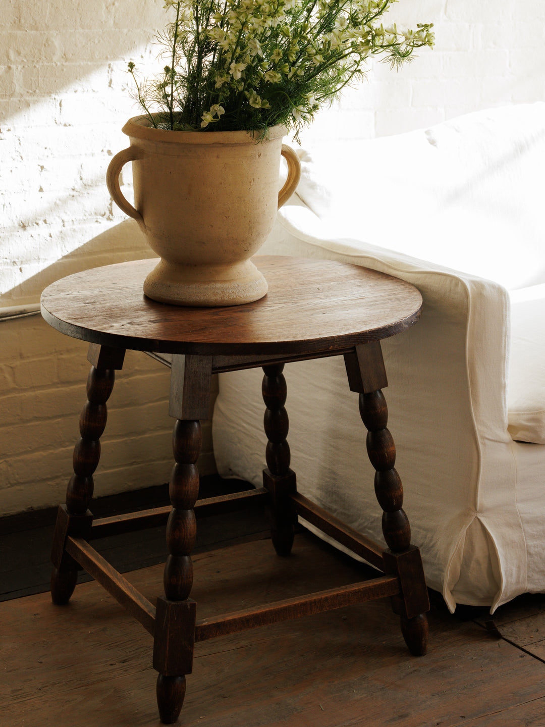 Bobbin Leg Round Table